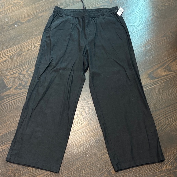 Old Navy Pants - Old Navy women’s linen wide leg draw string pants. Front and back pockets